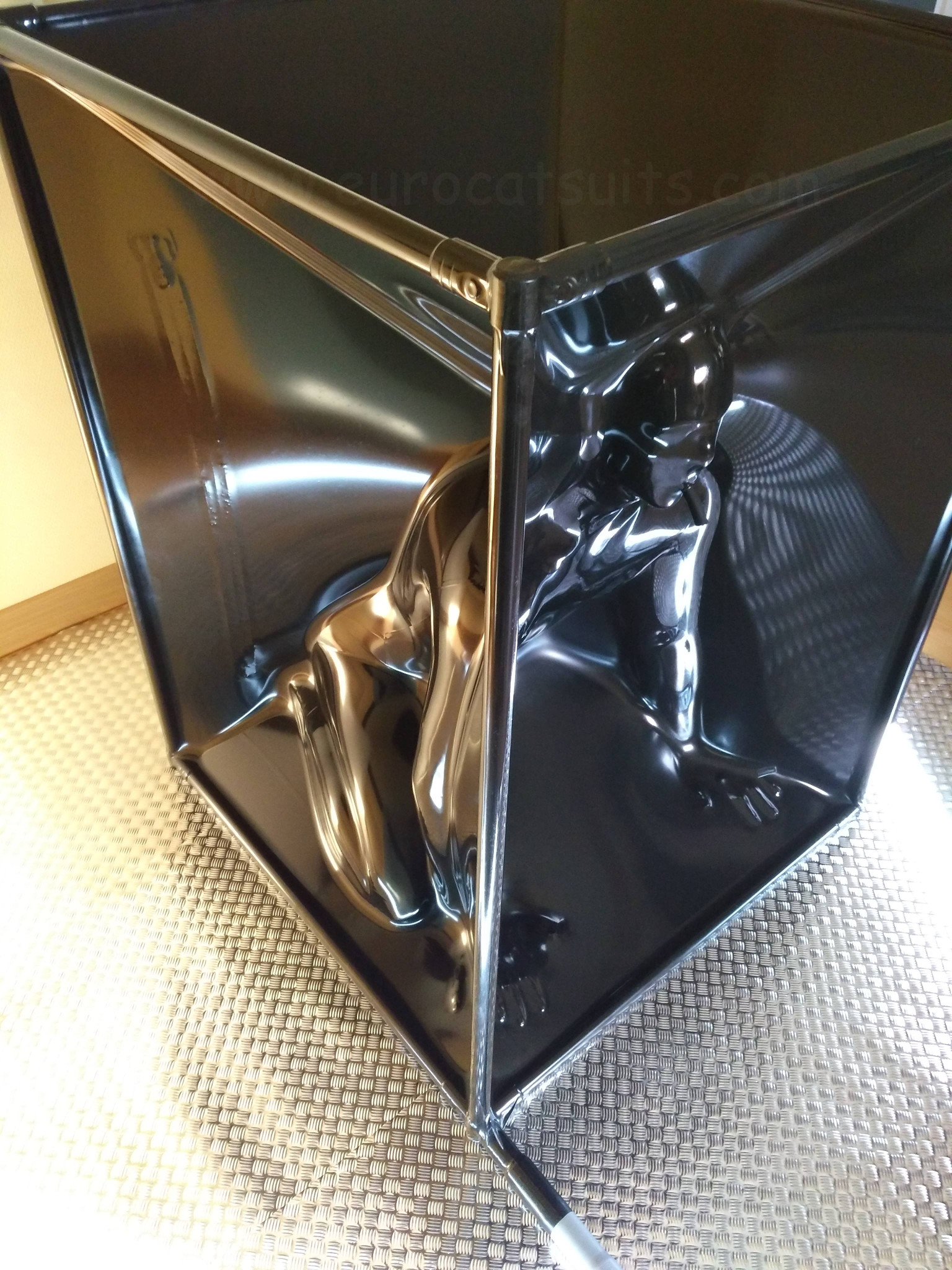 latex vacuum cube - airtight , size 90x90x120cm by Eurocatsuits.com